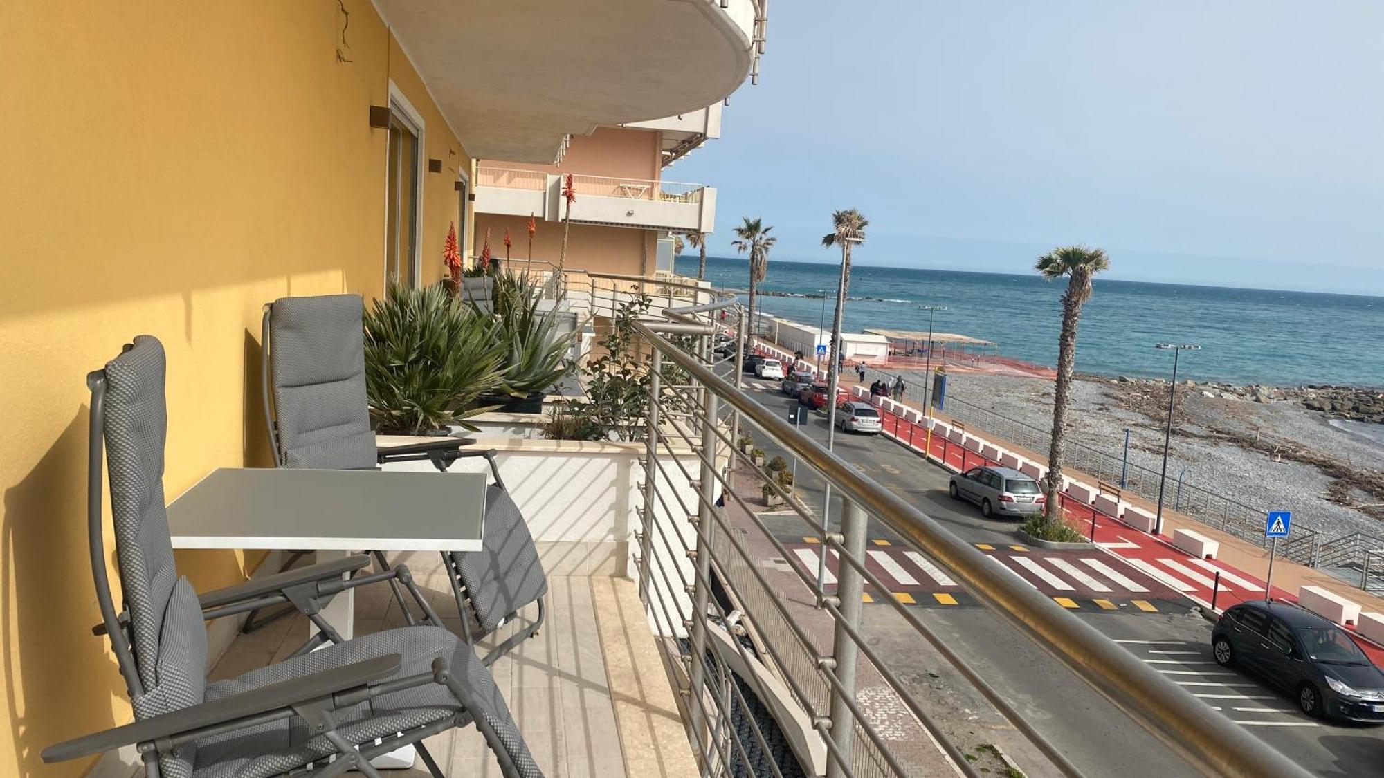 Mare Blu Apartment Ventimiglia Luaran gambar
